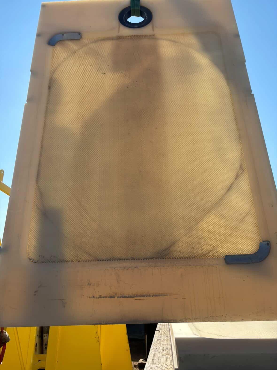Placa filtrante reparada en zonas con grietas y fisuras