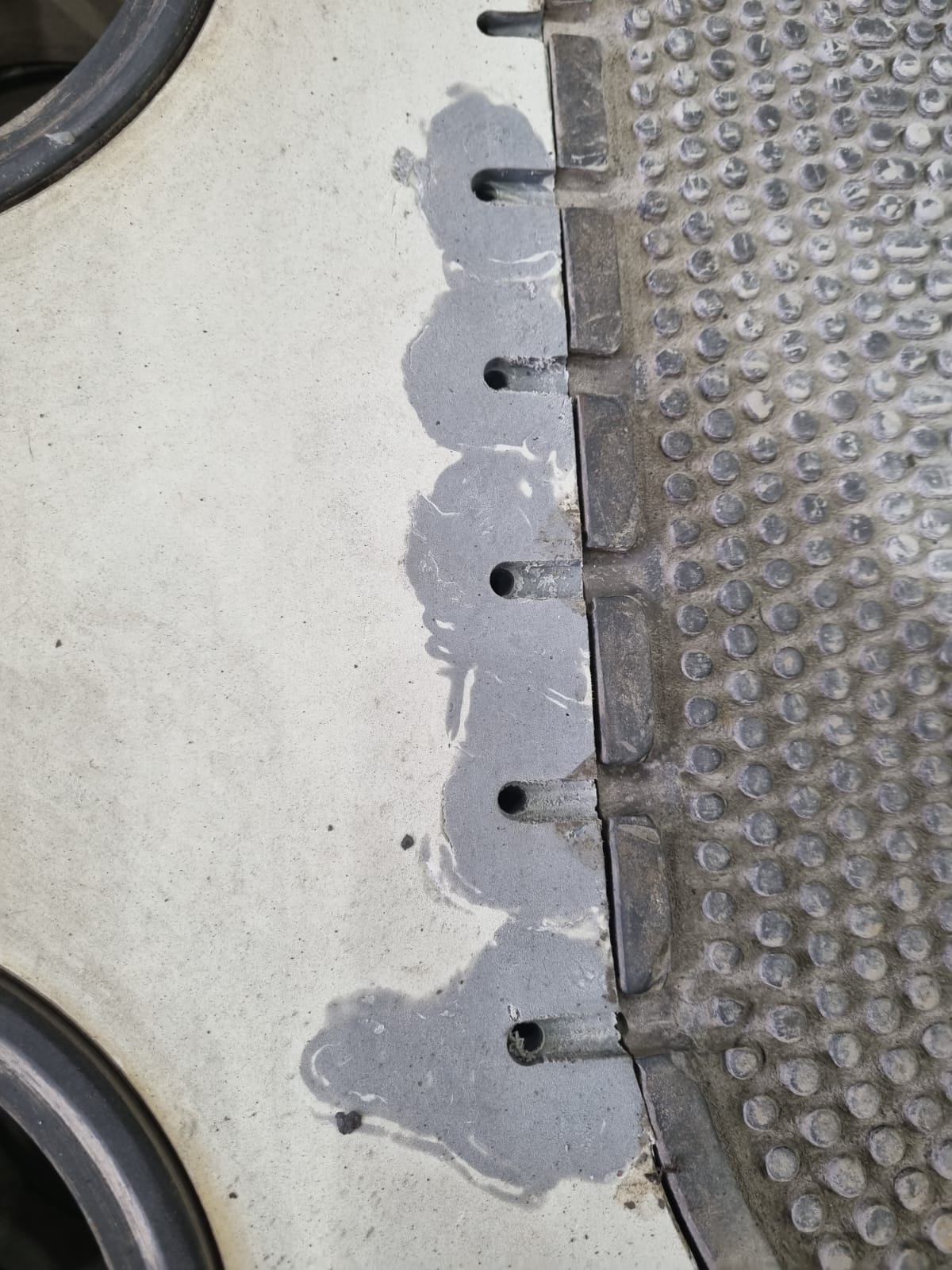 Reparación localizada en una placa membrana